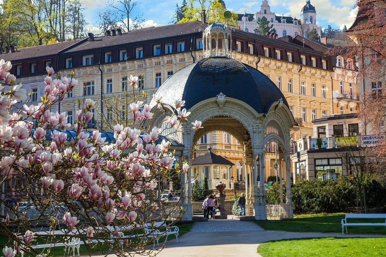 Krivan Hotel カルロヴィ・ヴァリ エクステリア 写真