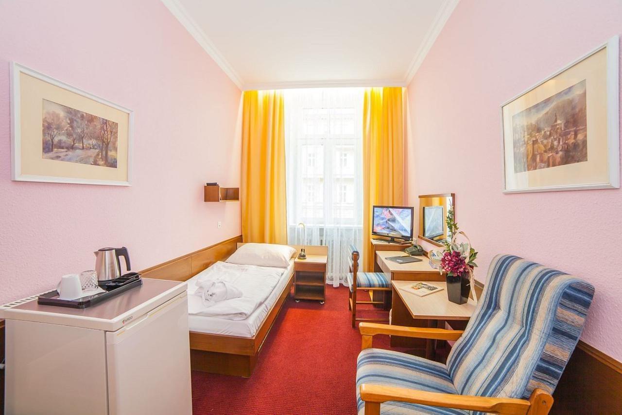 Krivan Hotel カルロヴィ・ヴァリ エクステリア 写真