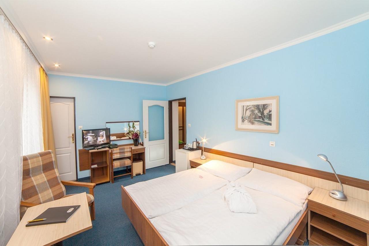 Krivan Hotel カルロヴィ・ヴァリ エクステリア 写真