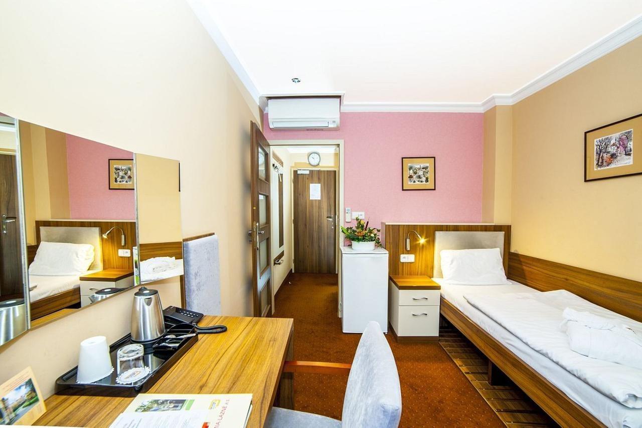 Krivan Hotel カルロヴィ・ヴァリ エクステリア 写真